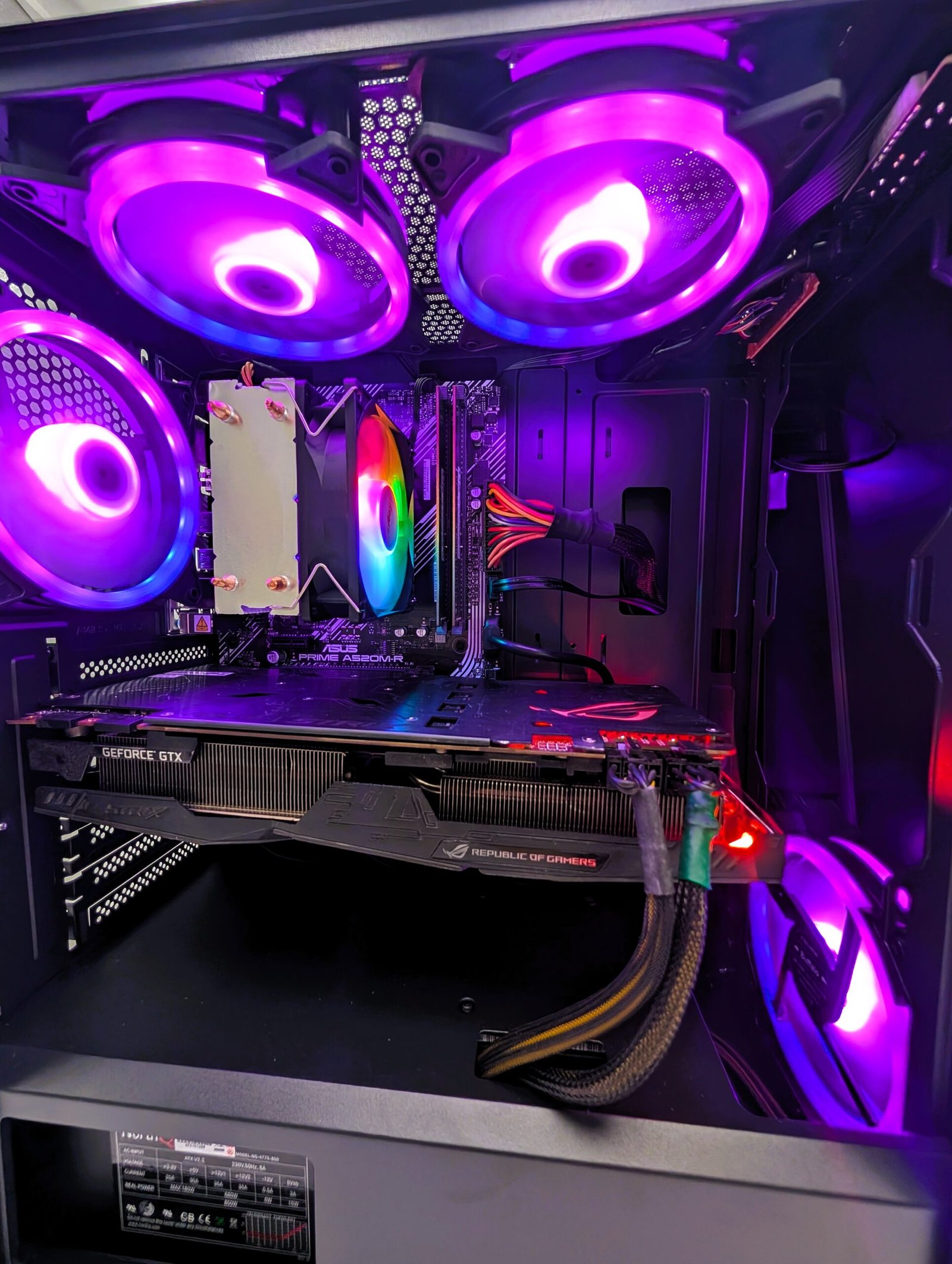 Ryzen 5 3400G / 16GB / 256GB + 750GB / GTX 1080 Ti 11GB (RECONDITIONNÉ)