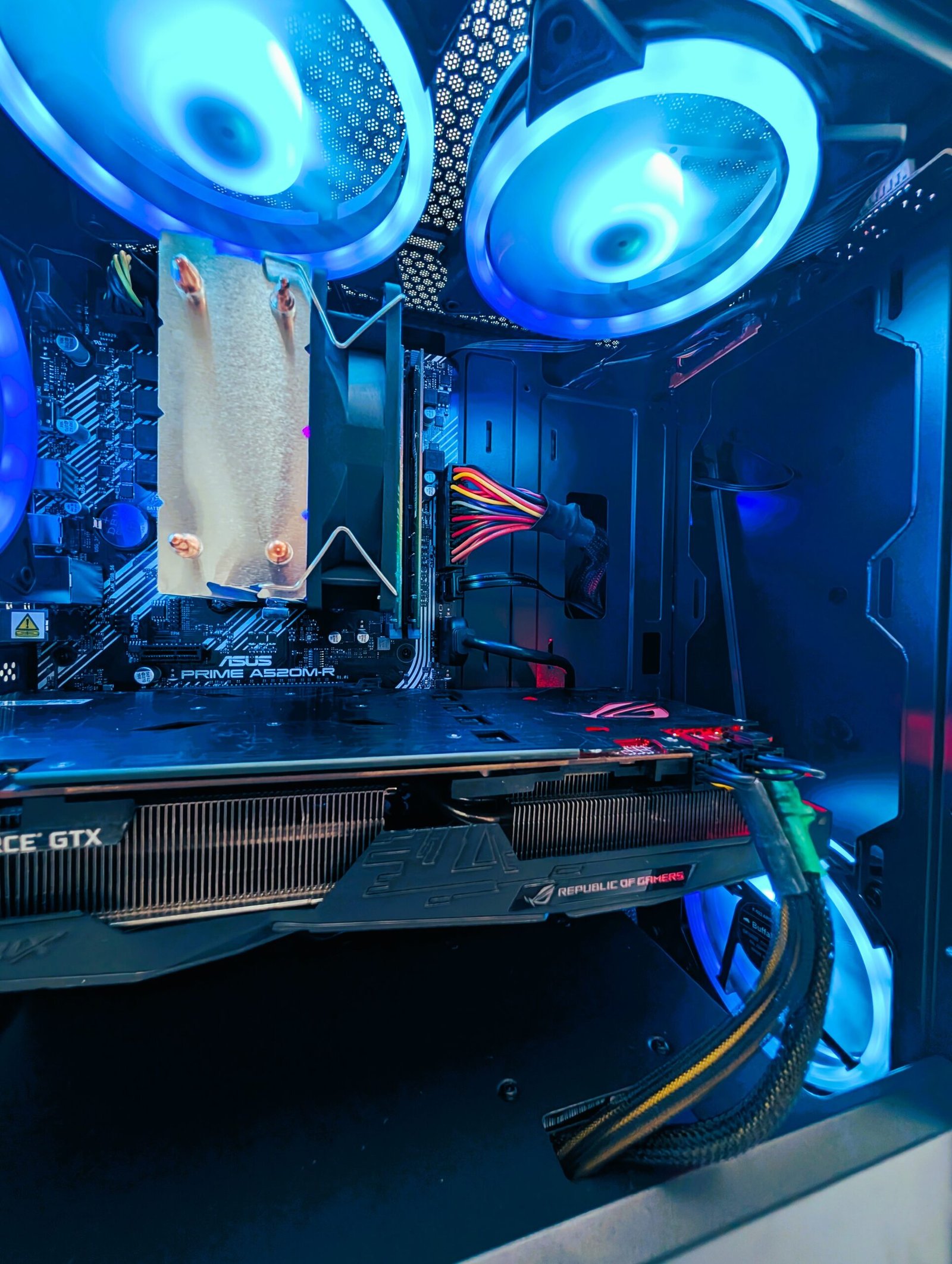 Ryzen 5 3400G / 16GB / 256GB + 750GB / GTX 1080 Ti 11GB (RECONDITIONNÉ)