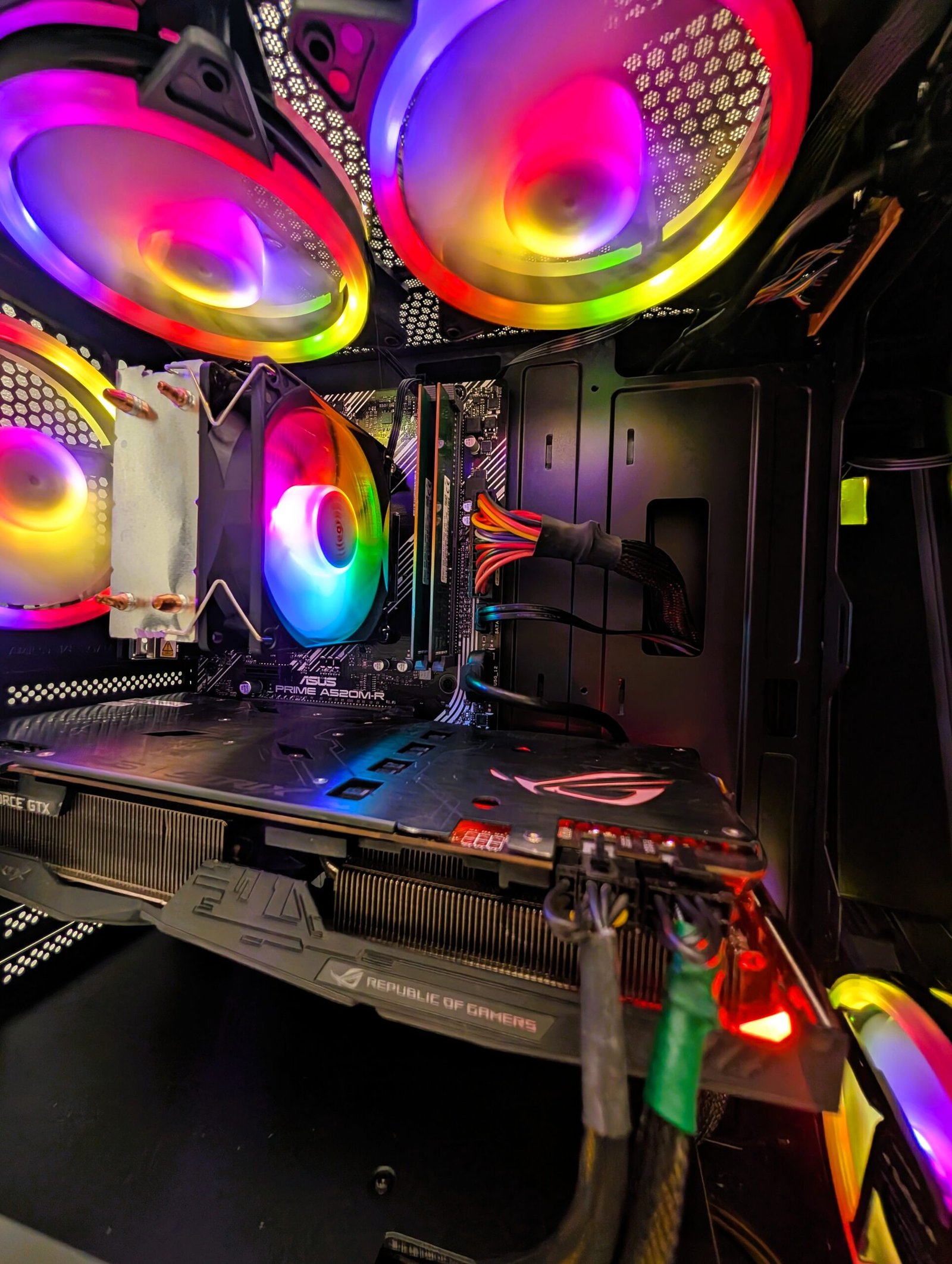 Ryzen 5 3400G / 16GB / 256GB + 750GB / GTX 1080 Ti 11GB (RECONDITIONNÉ)
